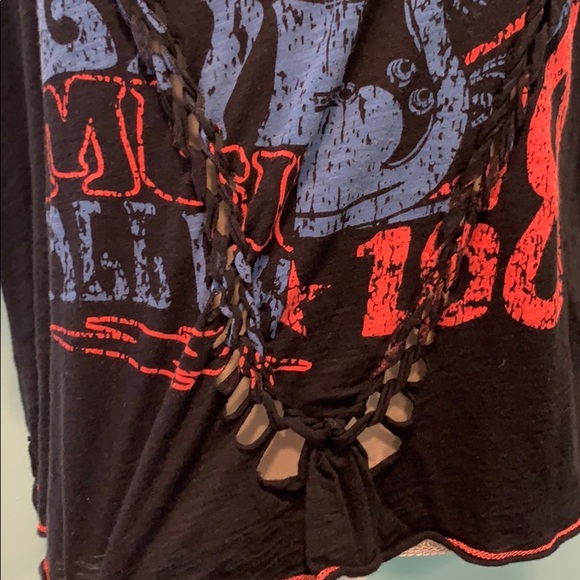 Distressed hand cut T-Shirt - Picture 2 of 5